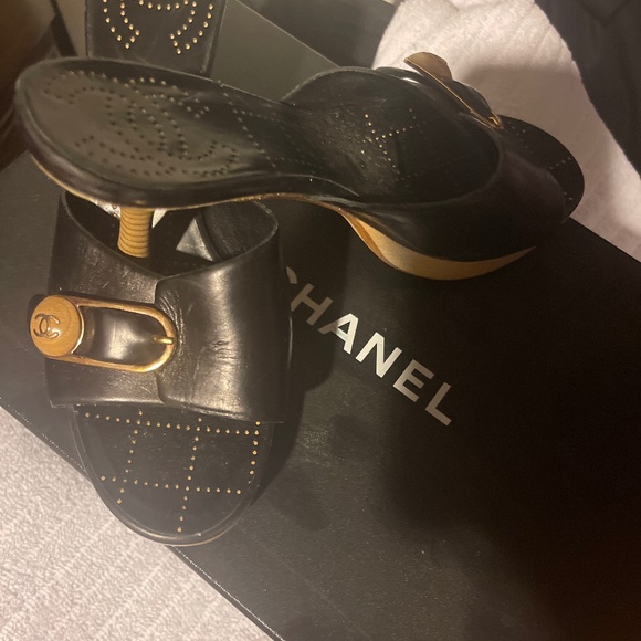 Chanel sandles - Picture 1 of 5